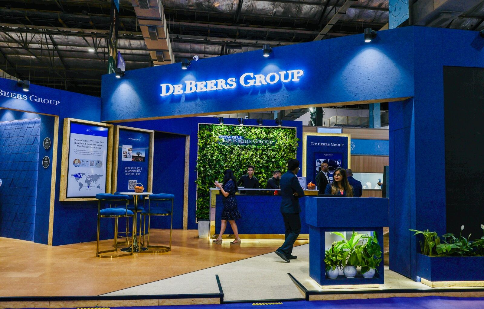 Sustainable De Beers booth at IIJS 2024