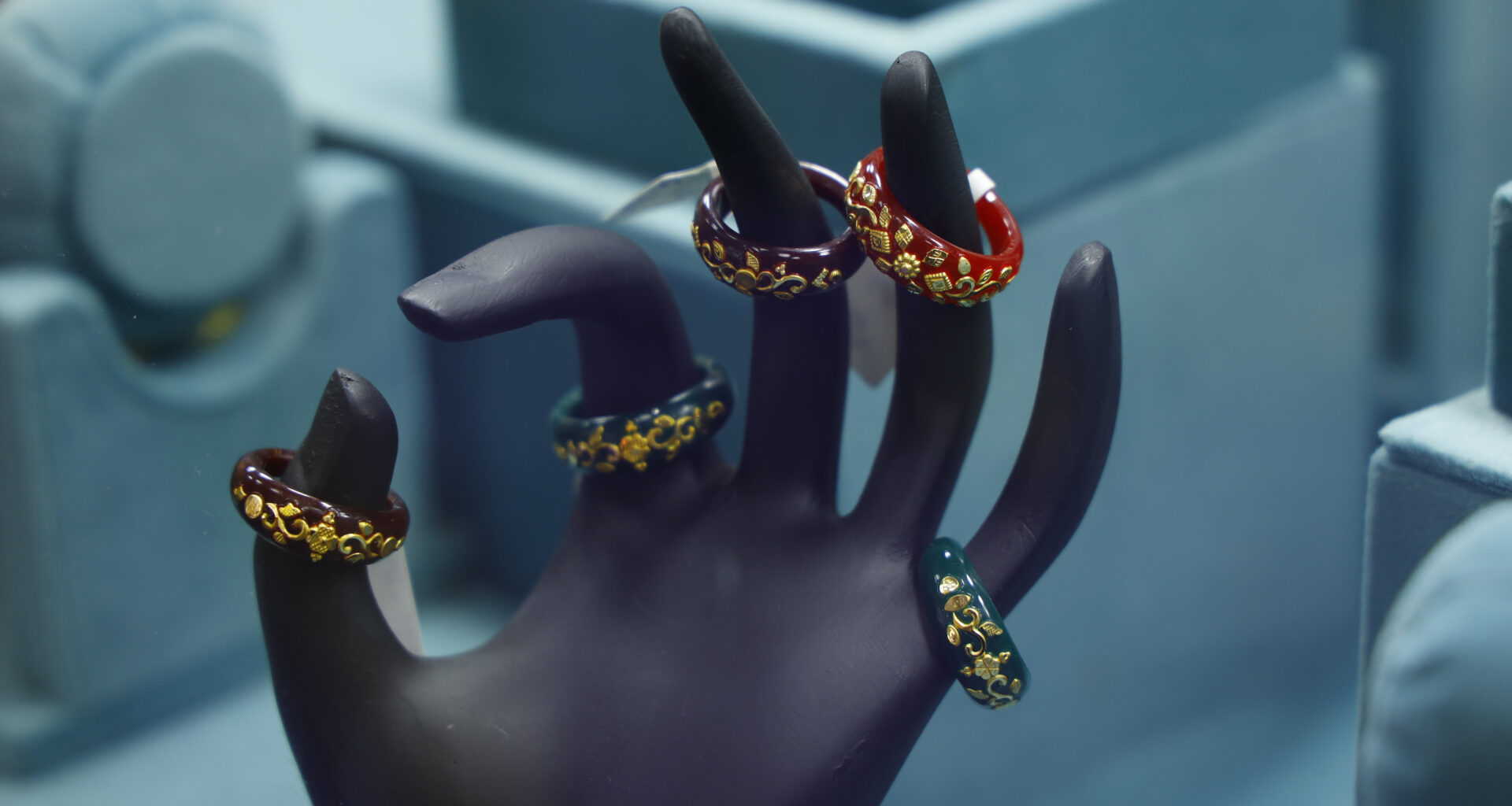 Luxurious jewelry displayed at the Select Club, a prominent feature of IIJS Premiere 2024.