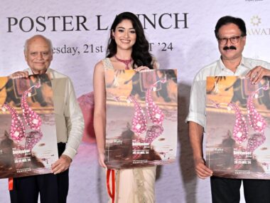 (L-R) Vimal Chand Surana, Nandini Gupta and Rajiv Jain launching the theme poster of Jaipur Jewellery Show (JJS-24)