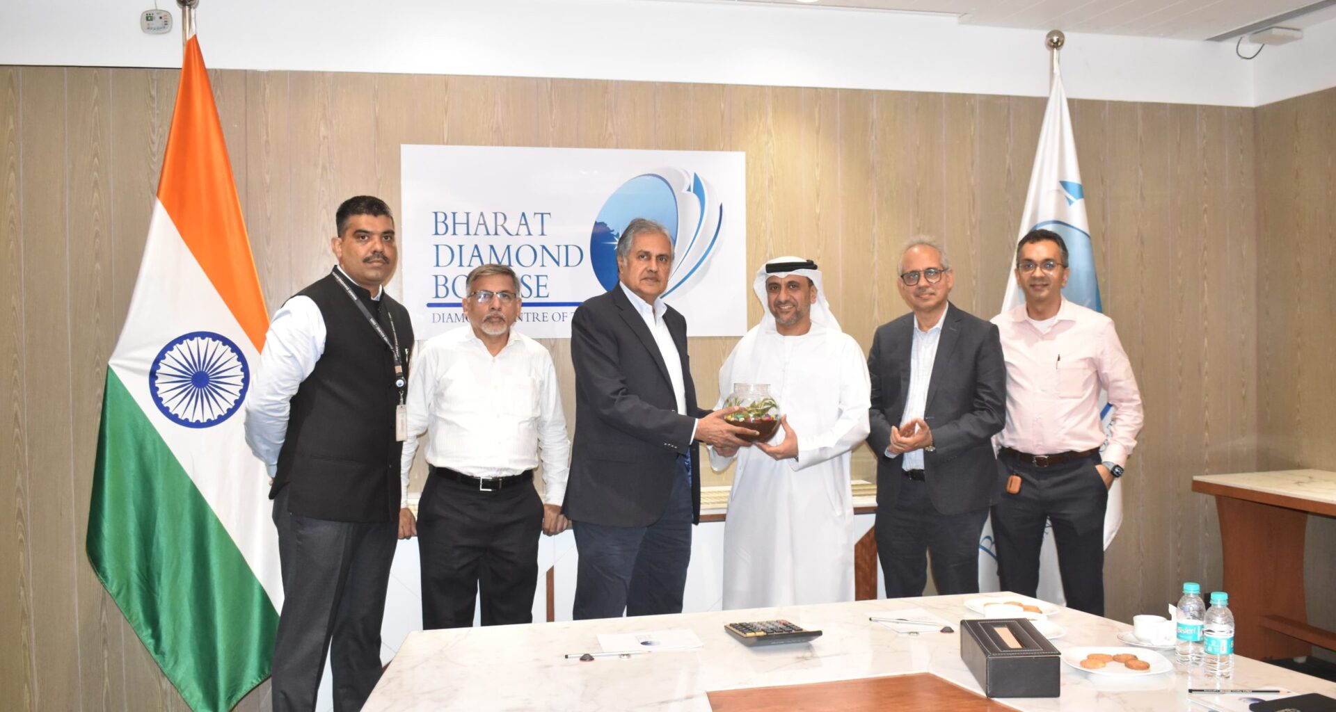 Consul General H.E. Abdulla Husein Salman Mohamed Al-Marzooqi visits Bharat Diamond Bourse, Mumbai.