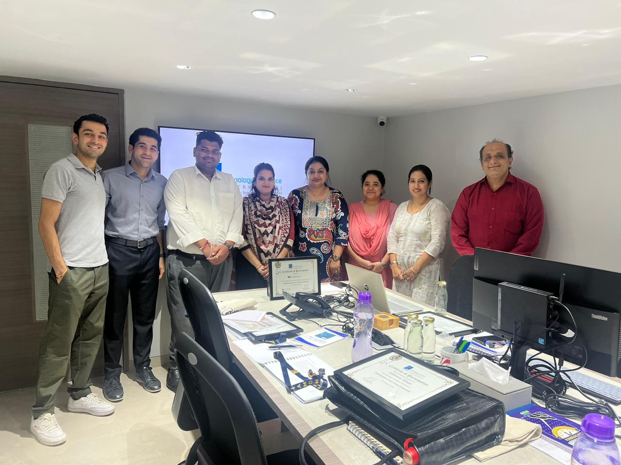 GSI's "Mastering Lab-Grown Diamonds" seminar helped Firefly Diamonds' team boost knowledge and transparency.